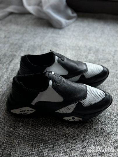 Кроссовки женские