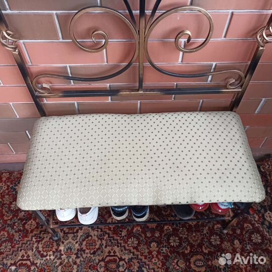 Банкетка в прихожую