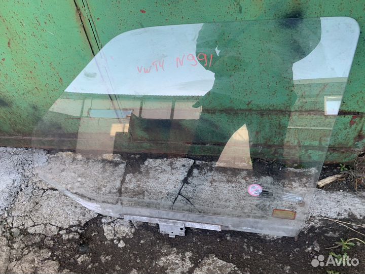 Стекло передние левое vw transporter t4