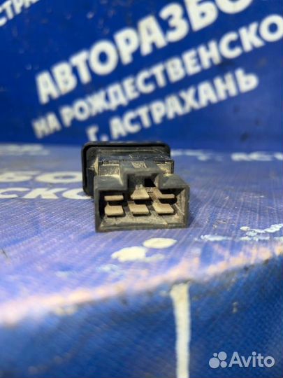 Кнопка обогрева заднего стекла Nissan Primera P11