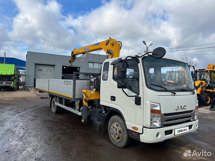 Бортовой грузовик JAC N90 с КМУ XCMG, 2023