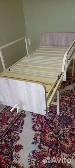 Кровать для лежачих больных с ручным механизмом