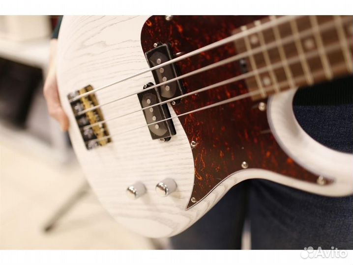 Aria 313-DR opwh - бас-гитара