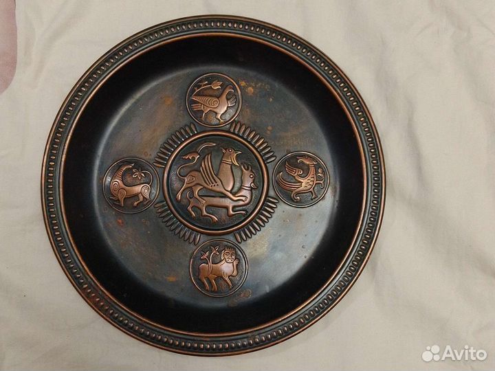 Настенная тарелка