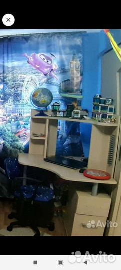 Компьютерный стол угловой и кресло