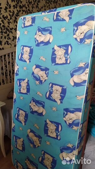 Детская кровать с бортиком