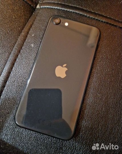 iPhone SE, 64 ГБ