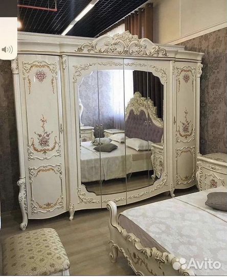 Спальный гарнитур
