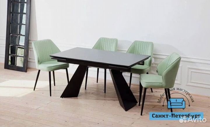 Стол со стульями