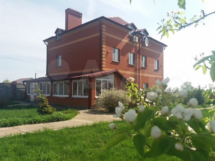 Дом 425 м² на участке 18 сот.