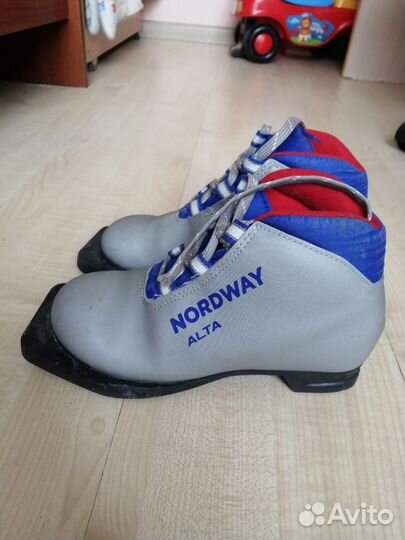 Лыжные ботинки классические