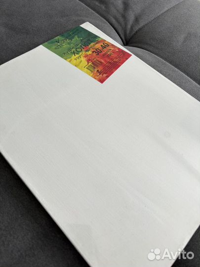 Холст, краски, книги для художника