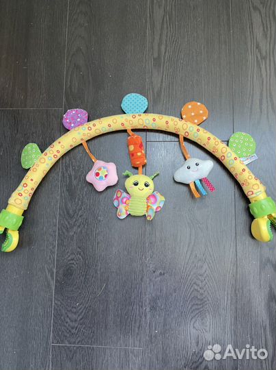 Дуга с игрушками