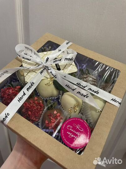 Съедобные букеты из клубники в шоколаде