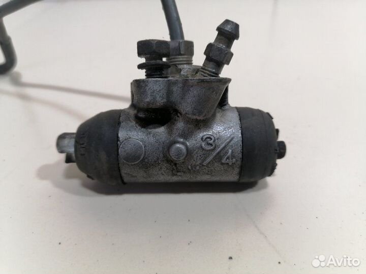 Тормозной цилиндр задний левый Toyota Wish ANE10