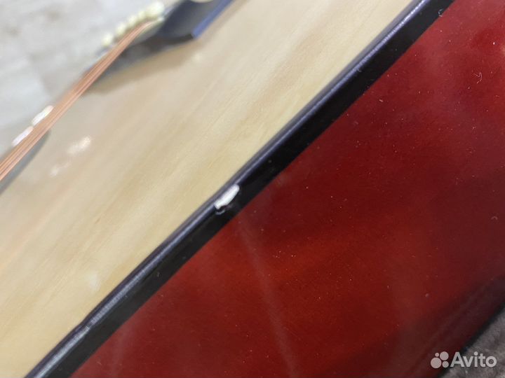 Гитара натуральный цвет