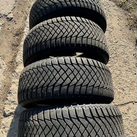 Goodyear UltraGrip Arctic 2 245/45 R19