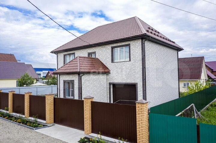 Дом 189,6 м² на участке 8,8 сот.