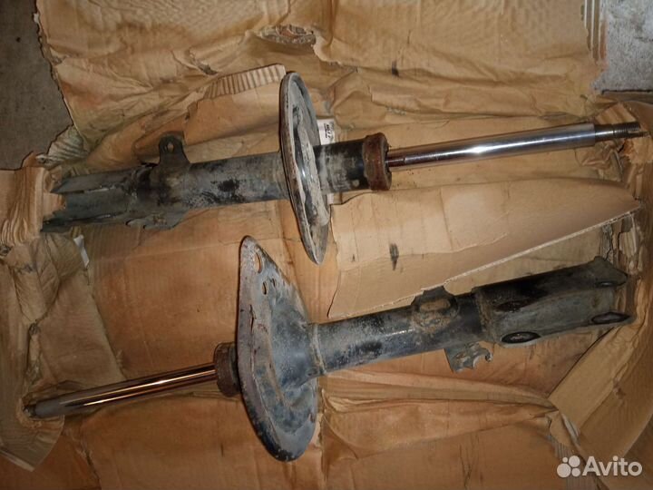 Стойки передние и задние на Тойота Камри б/у