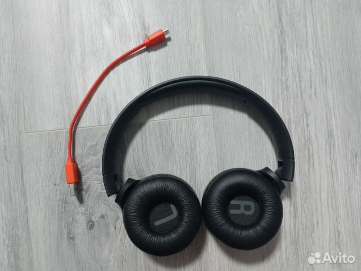 Беспроводные наушники jbl tune 560bt