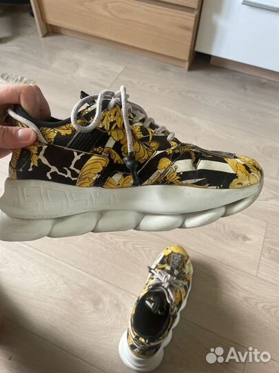 Versace chain reaction