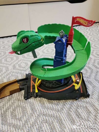 Трек HOT wheels змея