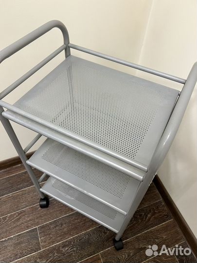 Этажерка на колесиках