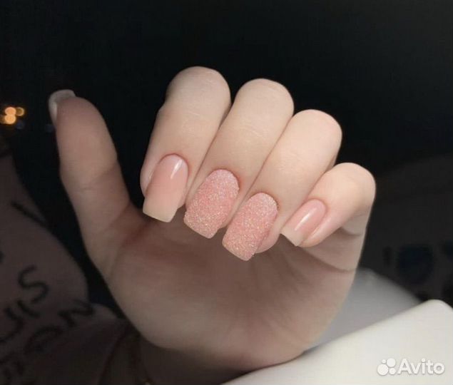 Модель на маникюр