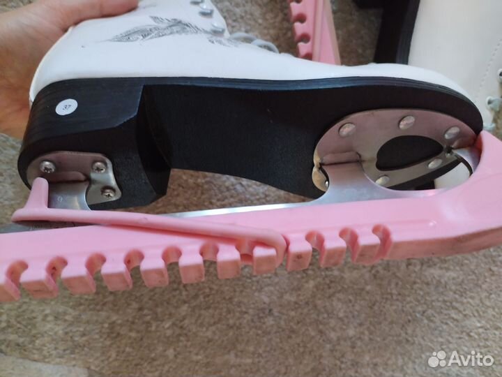 Коньки фигурные женские