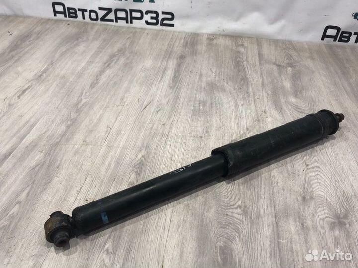 Амортизатор задний левый Toyota Corolla E150 2006