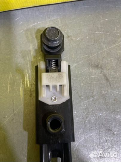 Механизм регулировки ремня безопасности Kia Ceed