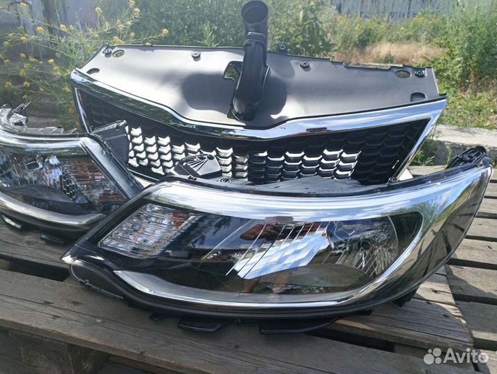 Фара правая фара левая Kia Rio 3