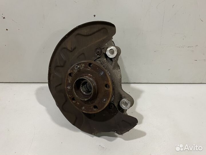 Кулак поворотный правый Volkswagen Tiguan 2