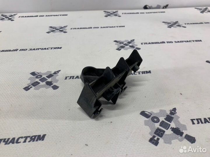 Крепление бампера Toyota Crown AWS210 2AR-FSE 2014