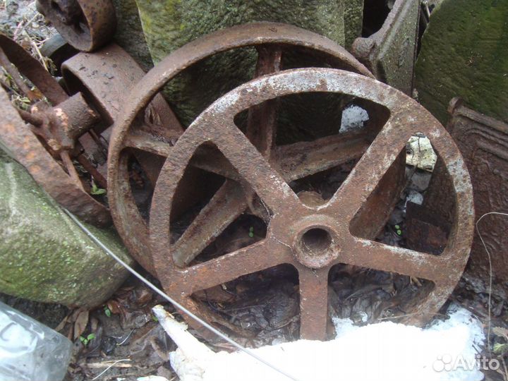Железные старинные колёса для ландшафного дизана