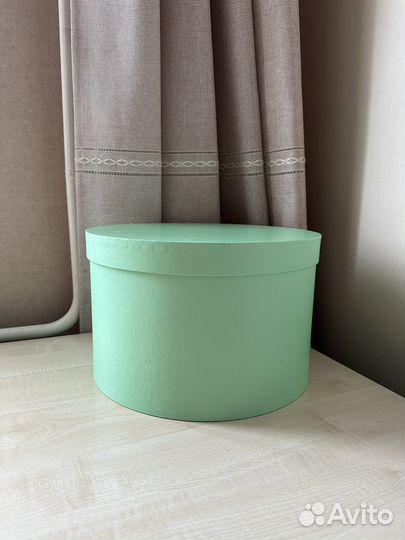 Подарочная коробка