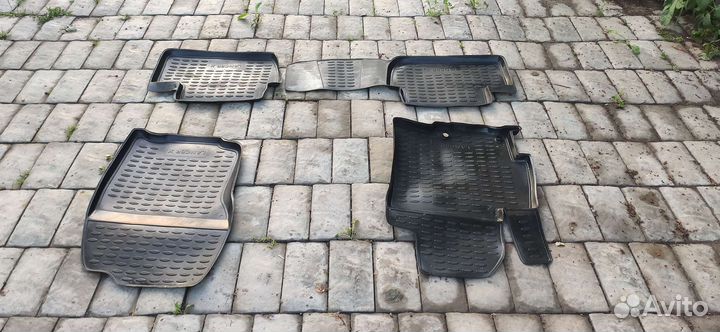 Автомобильные коврики резиновые