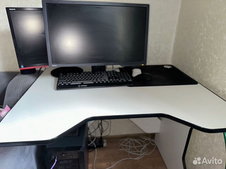 Игровой компьютерный стол