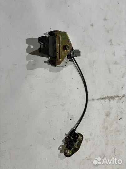 Замок богажника nissan tiida