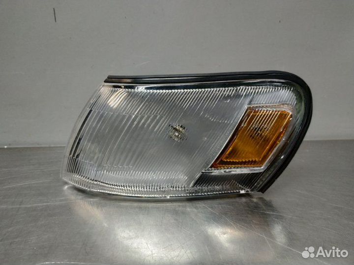 Поворотник передний левый Toyota Corolla AE100