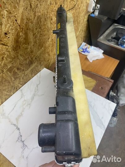 Радиатор охлаждения оригинал Subaru Forester SG5