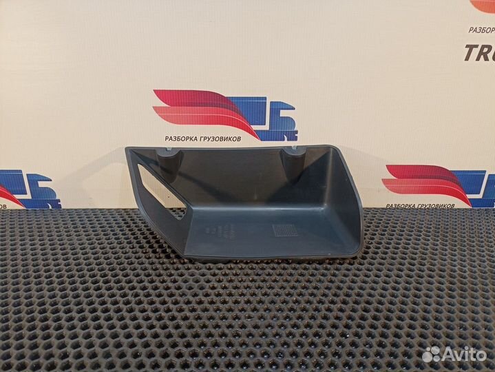 81614700015 Накладка передней стенки