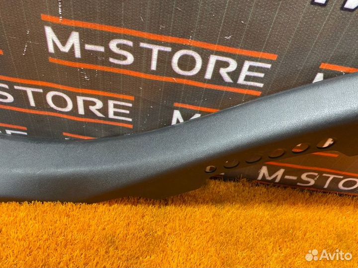 Накладка на порог салона задняя правая Audi A4