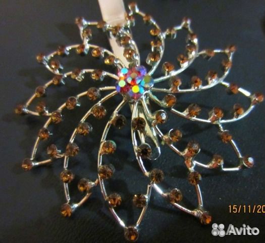 Заколка крупная со стразами