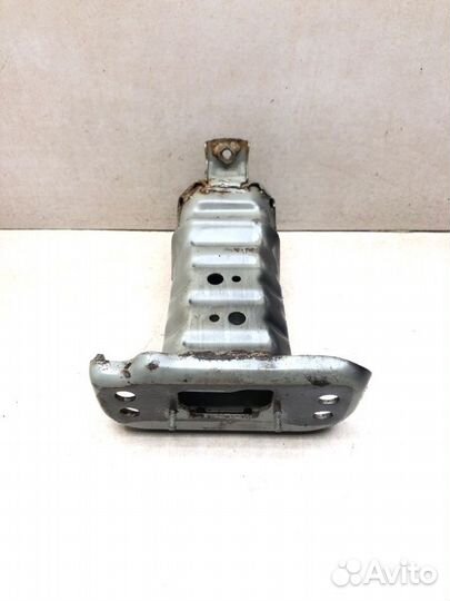 Кронштейн усилителя бампера передний правый Lifan