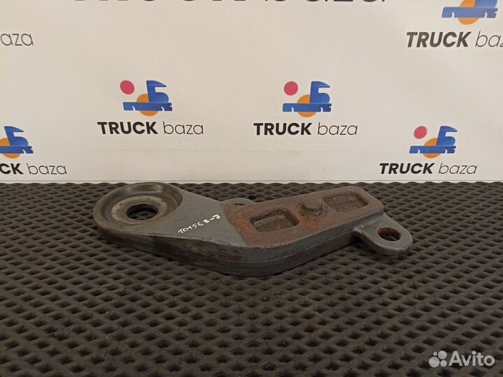 1740951 Кронштейн амортизатора