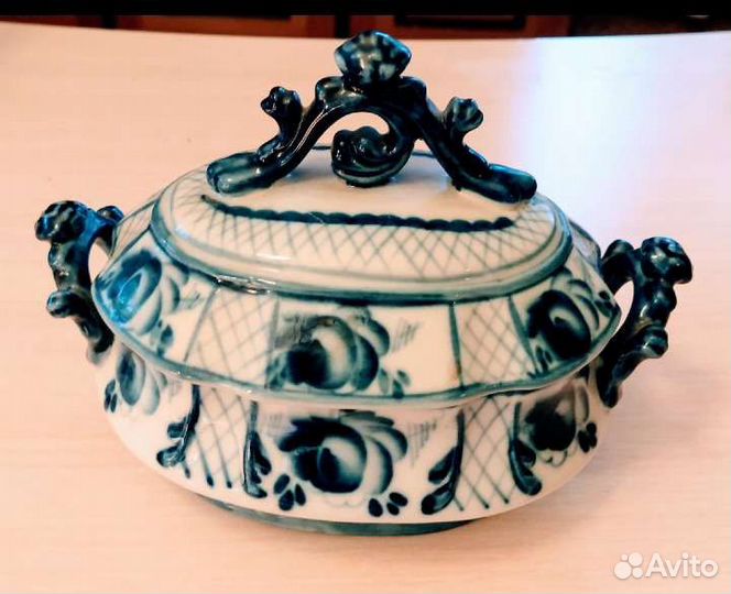 Предметы посуды Гжель