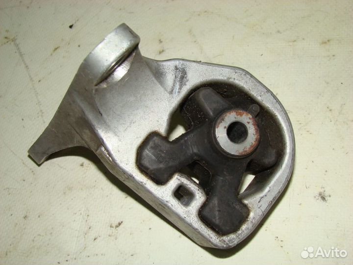 Опора двс F outback 2014 (двс и навесное оборудова