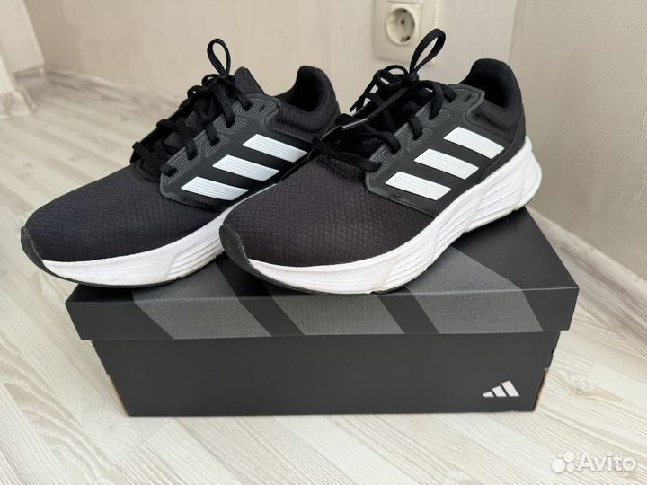 Кроссовки adidas