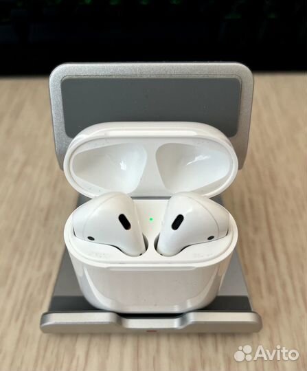 Беспроводные наушники Apple AirPods 2 с зарядным ф